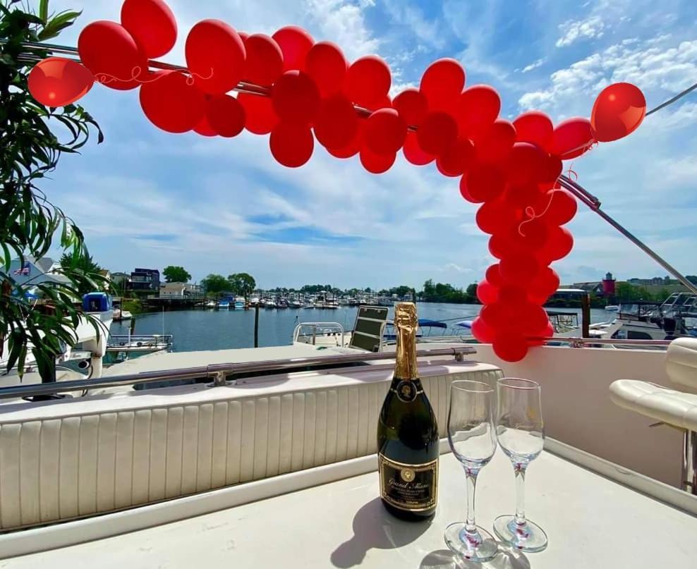 Botel Romantic @ Ocean 3-deck Yacht Nova York