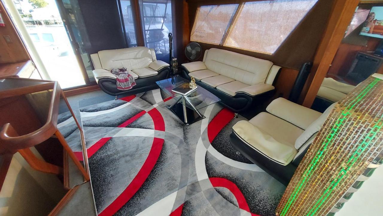 Botel Romantic @ Ocean 3-deck Yacht Nova York